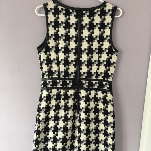 Black and white dress with leather detail - Picture 4 of 5